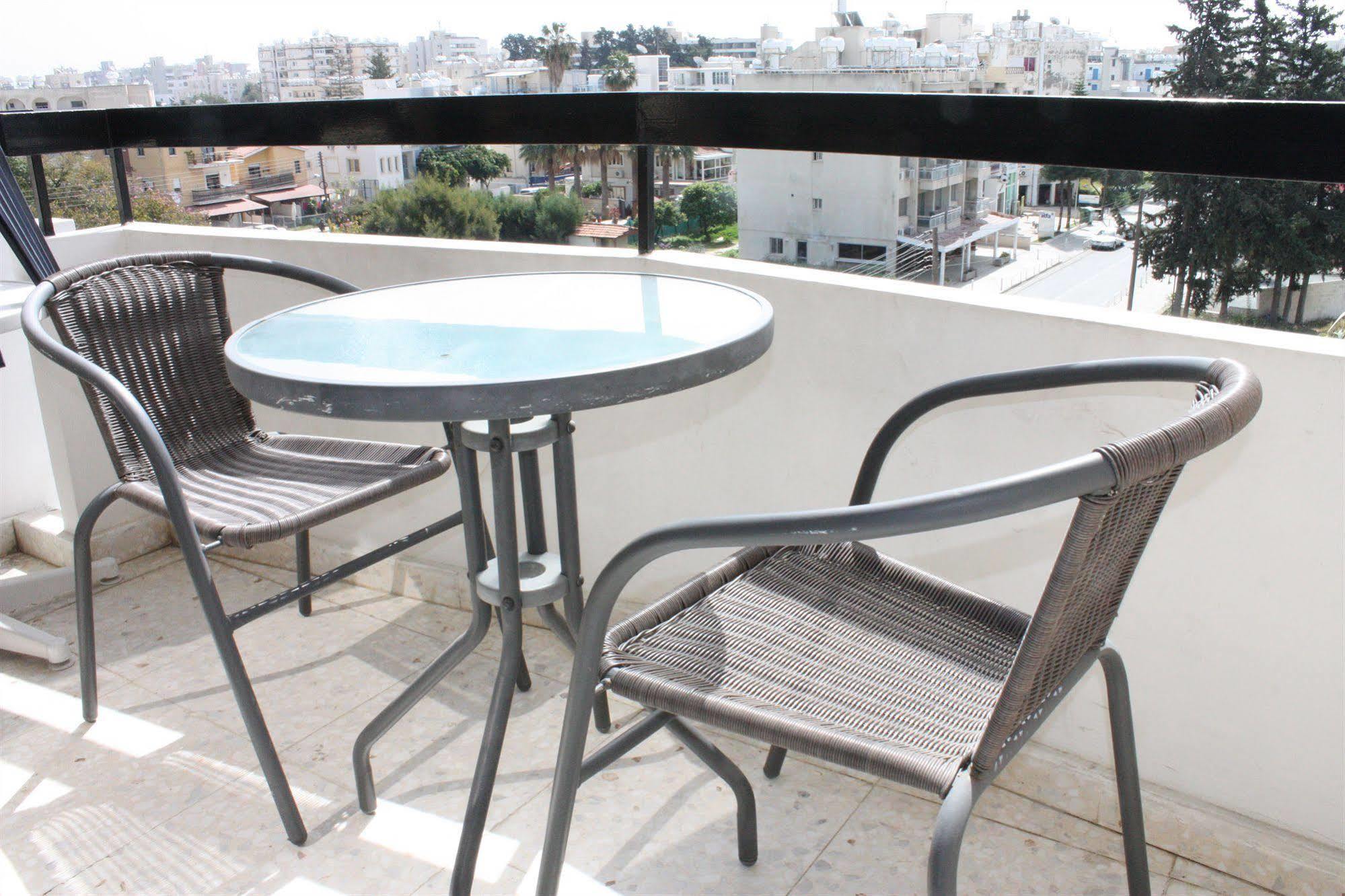 Tycoon Apartments Limassol Exteriör bild